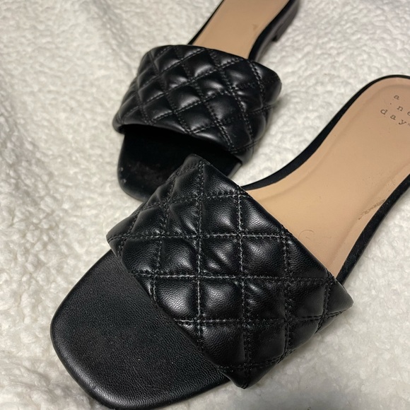 Sandals - Picture 2 of 4